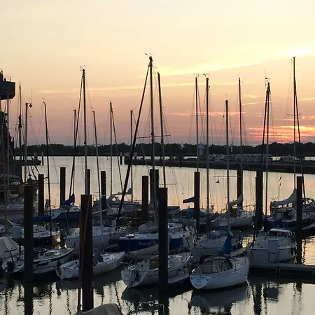 Am Hafen 13 *